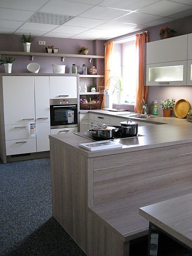 Nobilia musterküche gemütliche musterküche mit sitzecke ...