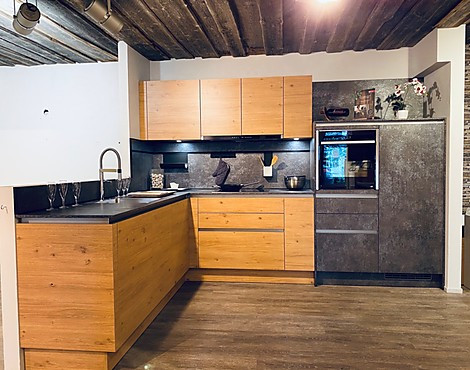 Koje 9 - X2 Asteiche Nachbildung + Ceramic Stahlgrau + Neff Geräte