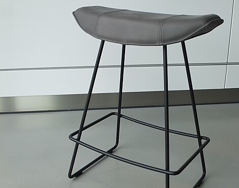 Freifrau Manufaktur Hocker Sitzhöhe 63 cm - Kya Kitchenstool