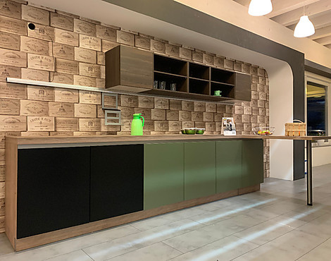 Nolte Ausstellungsküche/ Hauswirtschaftsraum Artwood Kuba und Manhattan Olive, Softlack Schwarz Softmatt - Nolte Ausstellungsküche/ Hauswirtschaftsraum Artwood Kuba und Manhattan Olive, Softlack Schwarz Softmatt