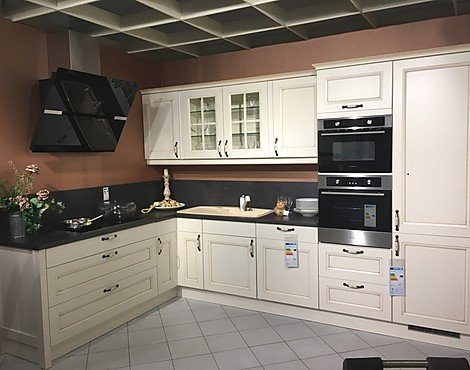 moderne Landhausküche in Magnolie patiniert - Jana