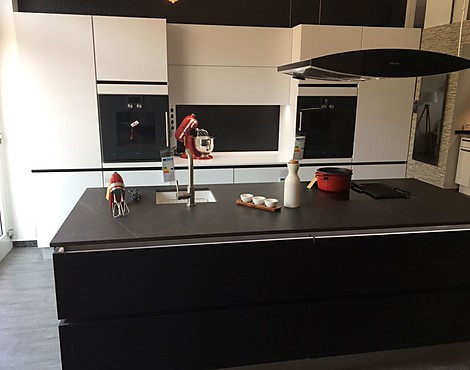 hochwertig Ausgestattete Küchenzeile mit Kochinsel - grifflose Matt Lack Laminat - Line N - Hochwertigster Ausstattung wie gaggenau/Miele u. Keramik APL - Line N - Touch