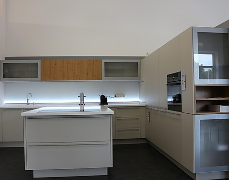 Riesige Musterküche mit exklusiven Details - Zerox HPL XT Schichtstoff kashmere