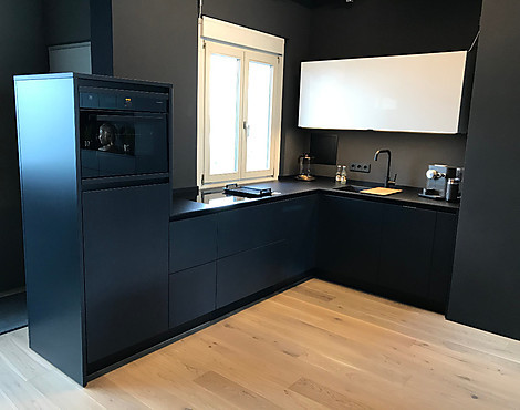 Design L-Küche in Lack dunkelblau mit V-Zug - Gaggenau - Novy - Liebherr - MDB