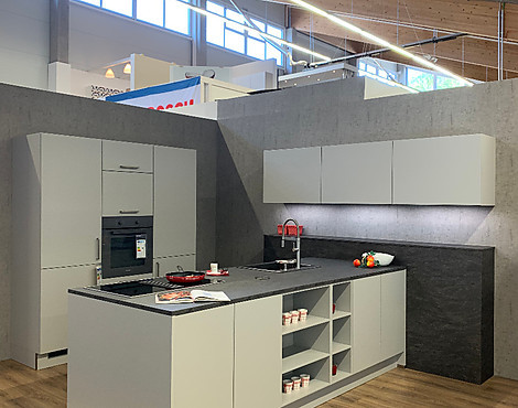 Nolte Ausstellungsküche M20 Manhattan Uni, 48P Kunststoff Platingrau - Nolte Ausstellungsküche M20 Manhattan Uni, 48P Kunststoff Platingrau