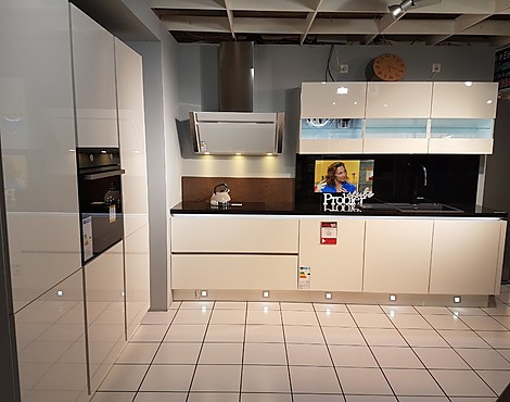 Küche Nobilia Einbauküche mit Whirlpool Geräten uvm..U-54 - Focus