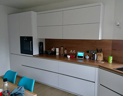 weisse Küche mit Stil, Lack und Grifflos Elegant - Schmidt Eolis