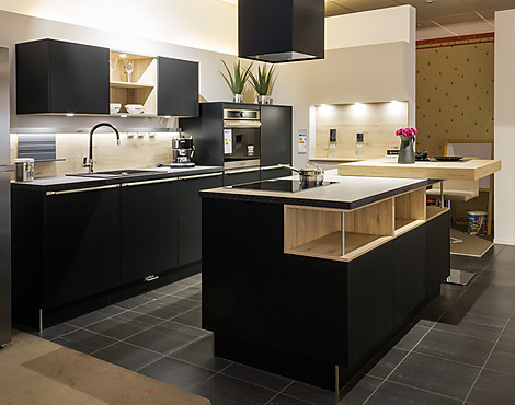 Konsequent modern mit matter Lackfront und edelstahlfarbigen Griffen - AV6000