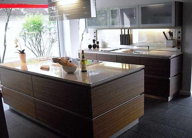 Miele küchen musterküche grifflose, edle küche mit granit ...
