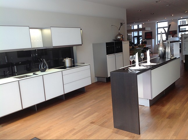 Poggenpohl musterküche poggenpohl porsche design küche mit miele ...