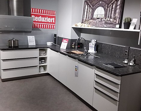 BackUP - Tee/ Büroküche weiß Matt - mit Naturstein Arbeitsplatte in "Steel Grey" - Silvia Colour weiß Matt