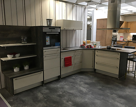 Moderne offene Küche - Focus Magnolie HG