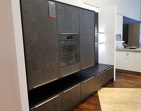 Häcker Einbauküche Koje 4 - AV 7030 BlackStar mit AV 4030 hochglaz weiß