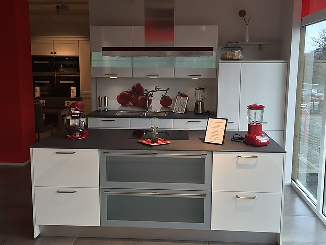 linea musterküche moderne linea küche in weiss hochglanz mit exklusiven quarz arbeitsplatten Küchengalerie Losheim ~ linea musterküche moderne linea küche in weiss hochglanz mit exklusiven quarz arbeitsplatten