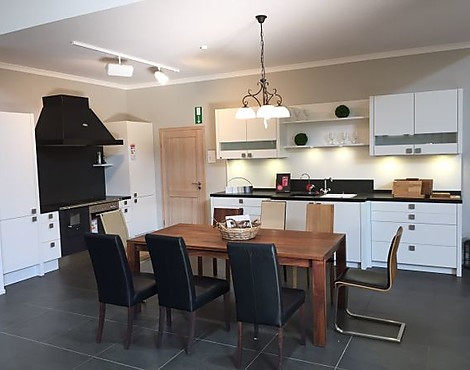 Moderne Landhausküche weiß  mit Granitarbeitsplatte - Bretange SD Samtlack weiß