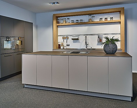 Luxuriöse Kiche mit Kochinsel und Gaggenau Geräte - Unitec Solid Inline (Koje 49, KH)