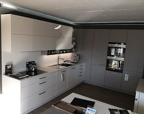 LEICHT Einbauküche in L-Form - Modell Ceres in Dekor 032 Magnolie und 136 Sandgrau