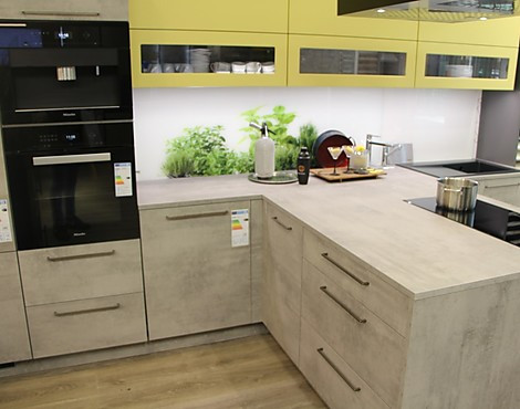 Moderne Küche mit Halbinsel mit Miele Geräten - Nolte Stone 263