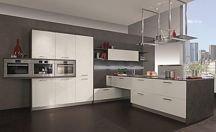 Raffiniertes Küchendesign - Küche in Weiß Raffiniertes Küchendesign - Küche in Weiß