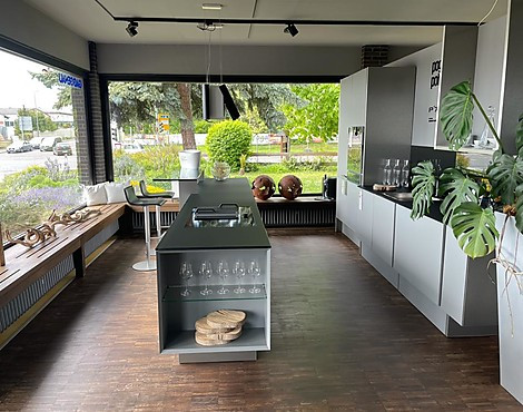 hochwertige Designküche in Kooperation mit namhaften Sportwagenhersteller und Poggenpohl - ML 1127 Steingrau Matt
