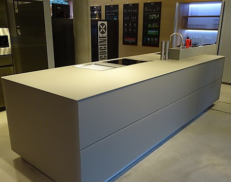 moderner Inselblock Mattglas mit Gaggenaugeräten - Artematica