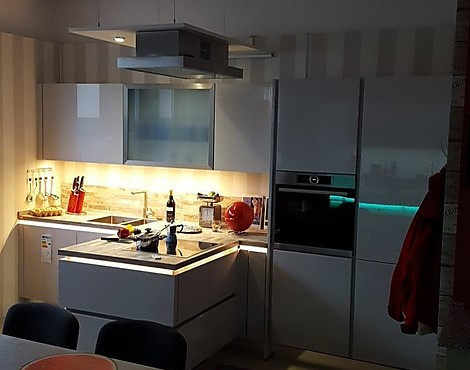 Moderne schöne hochwertige grifflose Küche - LUX Lack Hochglanz Seidengrau