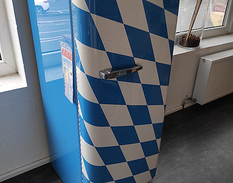 SMEG Retro Style Standkühlschrank *Bayern Edition* - FAB28RBA1
