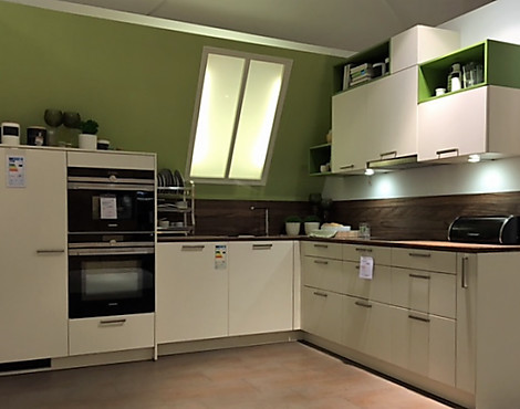 schöne Küche auch für Schrägen inkl. Blanco Sanitär & Massivholz APL - AV 1065