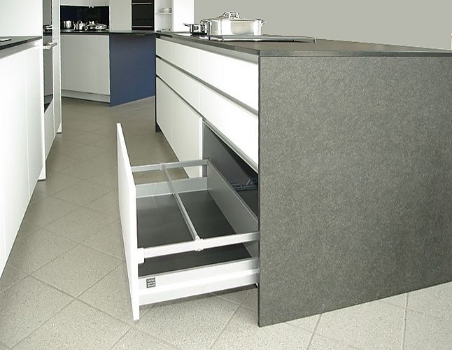 Eggersmann musterküche designerküche mit kochinsel, korpus weià ... Küche weiß kochinsel