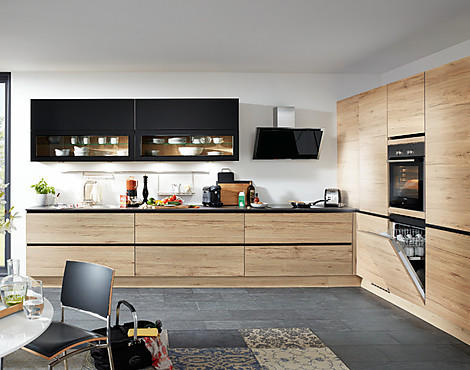 Küche in Holz-Optik mit Neff Geräten - Riva Eiche San Remo