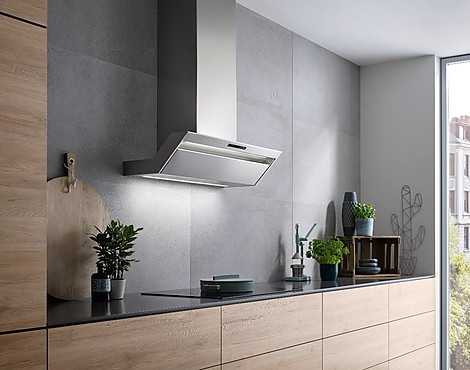 Formline 90 mit Aktivkohlefilter - Berbel Formline 90 cm Kopffreihaube, Hybridfilter und elektrischem Mauerkasten.