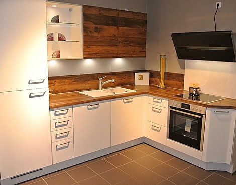 Moderne L-Küche mit Holz abgesetzt - Fashion