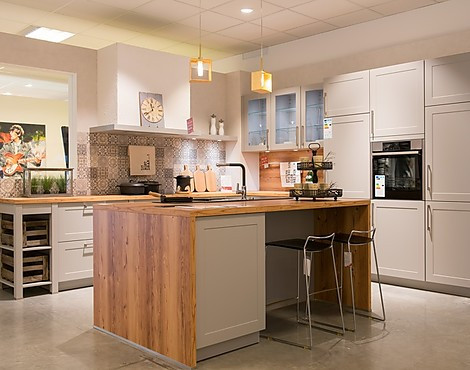 - moderne Landhausküche mit viel Charme und dem gewissen Extra - Vallea in Steingrau