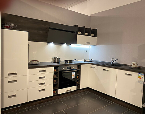 Strahlendes weiß trifft dunkles Ulmenholz - Topmodern und dennoch elegant 821 - IP3050 Weiss Hochglanz Ulme Caruba