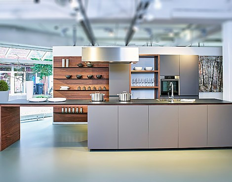 Stilvolle Designküche mit Insellösung - Forma Mentis (Koje 4 KH)