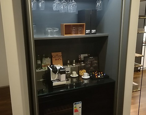 +STAGE + Barschrank mit Weinkühler von Miele inkl. Lieferung und Montage - +STAGE in Lack matt diamantgrau