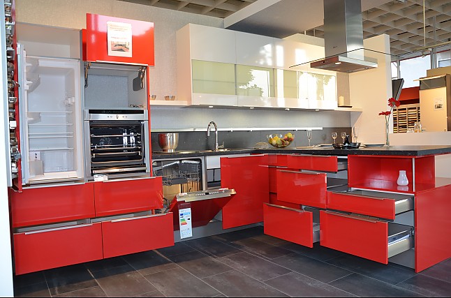 Häcker musterküche sehr moderne küchen t in weià / rot ... Schlafzimmer betten leder