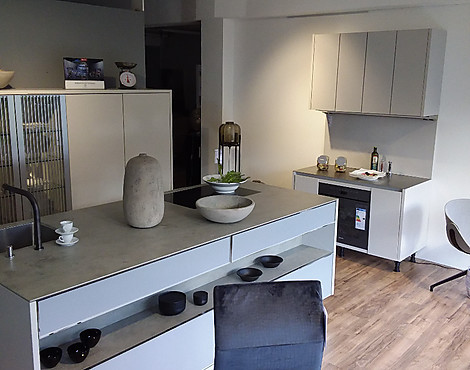 SieMatic Pure - SC41 sterlinggrau matt / SE3003R nickelfarbig gläzend / S2-SLM sterlinggrau matt