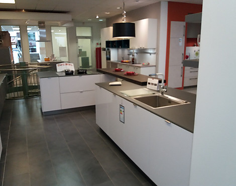 Luxus pur mit Miele Geräten - Häcker AV 7030 Black Star