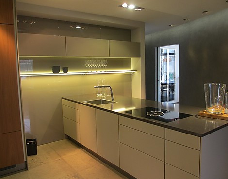 SieMatic PURE Design 8008LM/4004H achatgraumatt/nussbaum natur inkl. Gaggenau Geräte - 8008LM/4004H achatgrau matt/ nussbaum natur inkl. Gaggenau/Bora Geräte