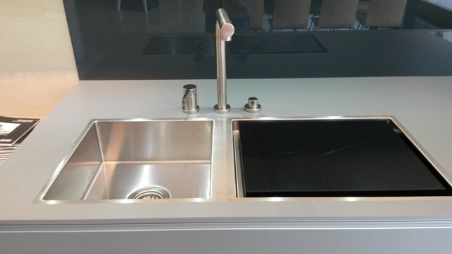 Valcucine musterküche riciclantica moderne grau/weiÃe küchenzeile ...