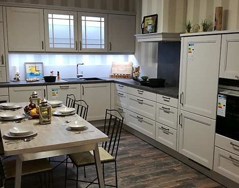 Landhausküche in Echtholz - Koje 25-03 Nobilia York seidengrau