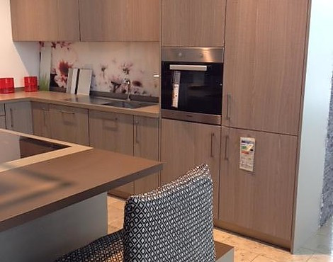 Sitzplatz und U-Küche mit sehr viel Stauraum - MILANO NUOVOE ASH Grey Horizontal