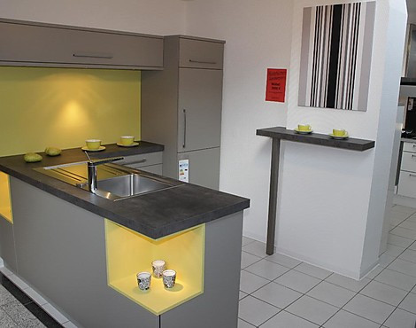 moderne Lackküche mit Desigenelementen - XL 3282 olivgrau