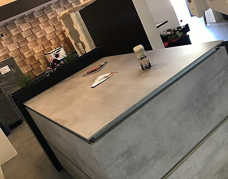 Nolte Ausstellungsstück Beton 263 Kunststoff/ S91 Beton/ QGD Quarzgrau - Kücheninsel