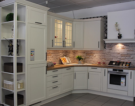 verspielter Landhausstil - Chalet Lack Weiß matt