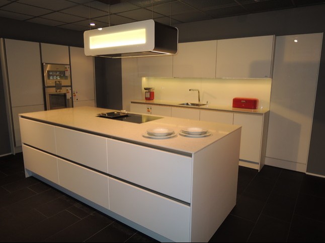 SieMatic-Musterküche Designküche in weiß S2LM: Ausstellungsküche in ... SieMatic-Musterküche Designküche in weiß S2LM: Ausstellungsküche in ...