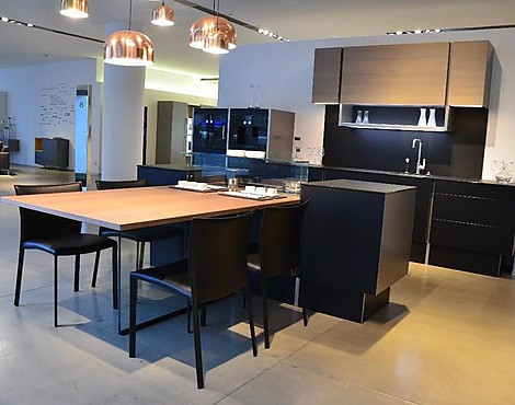 Porsche Design P7350 - Porsche Design P7350 Mattlack & Furnier Nussbaum