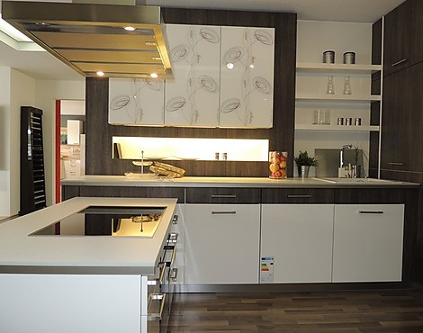 Wohnliche Küche mit Ritzenhoff-Elementen, Lichtregal, Miele-Geräten u.v.m. - BN 06 XL 3450 im Frontenmix mit XL 1284