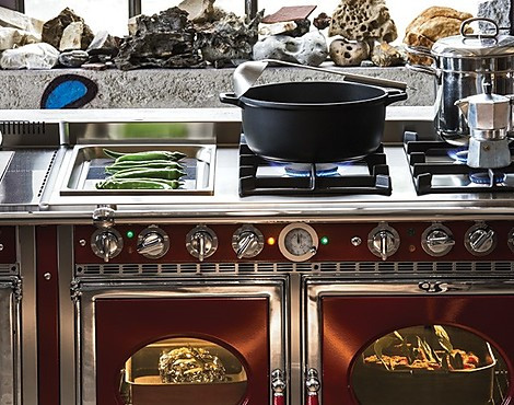 HOLZBACKOFEN MIT GROßER BRENNKAMMER - CORRADI Country 100I Rot